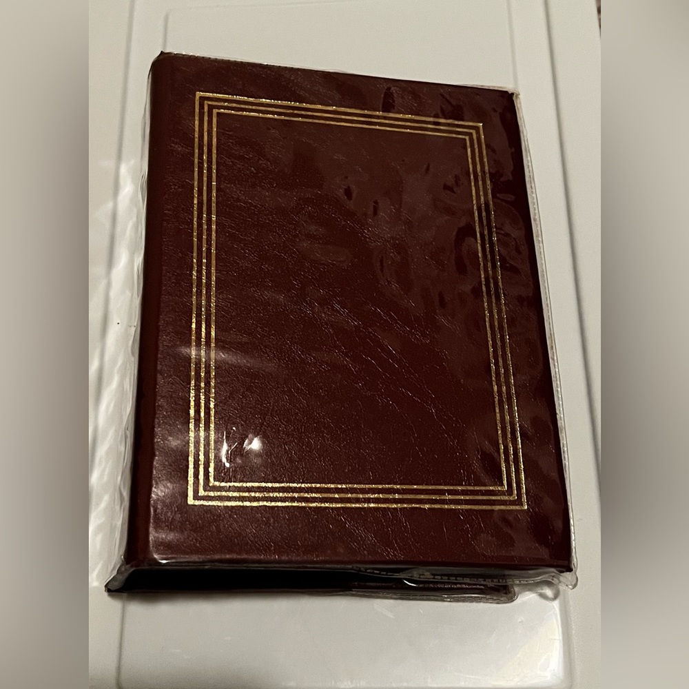 Small Red Photo Album with Gold Trim - 4x6 Photos - 50 Pages (fits 100 Photos)